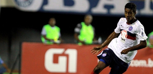 Flamengo usa recursos de investidores e anuncia acerto com Gabriel, ex-Bahia