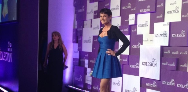 Xuxa apareceu morena em evento de marca de tinturas nesta quarta-feira (22)