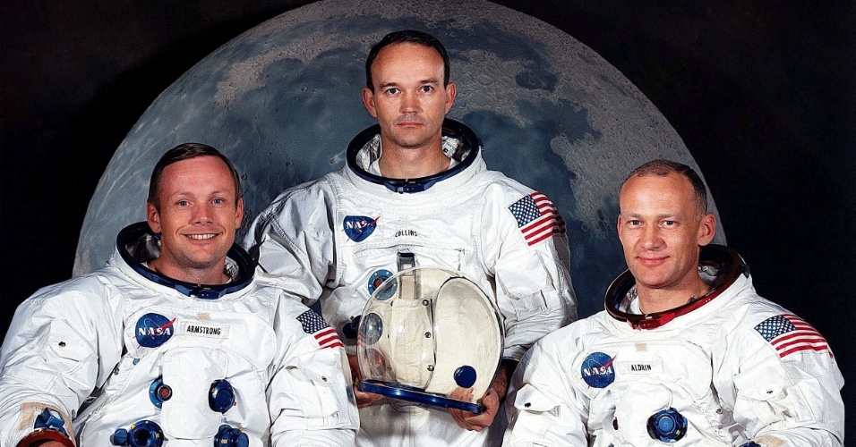 https://imguol.com/2012/08/25/foto-de-arquivo-da-nasa-tirada-em-maio-de-1969-dos-tripulantes-da-missao-apollo-11-nela-estao-neil-a-armstrong-e-michael-colilns--e-edwin-aldrin-jr-1345929052958_956x500.jpg