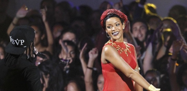Rihanna durante a apresentação da música "Cockiness" na cerimônia do VMA 2012