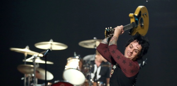 Green Day se apresenta no iHeartRadio Music Festival, em Las Vegas, em setembro de 2012
