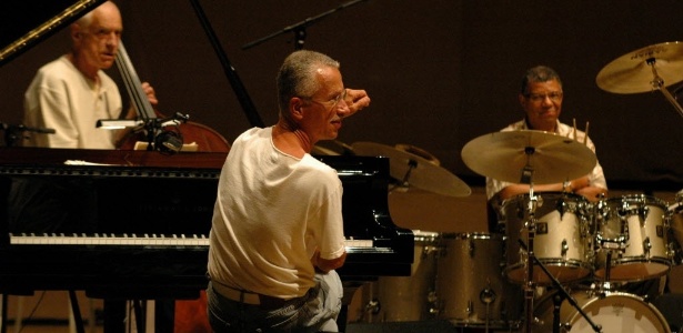 O pianista Keith Jarrett durante ensaio com a banda em estúdio