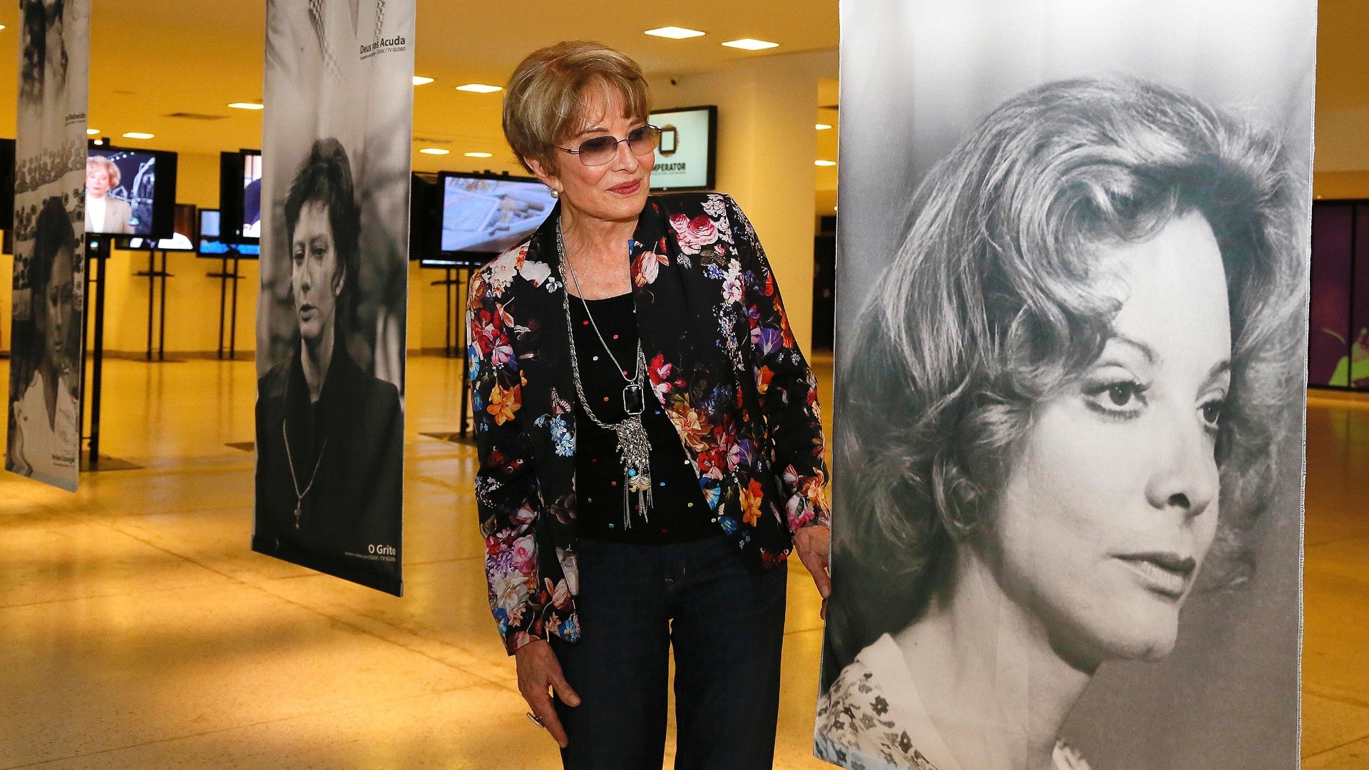 http://imguol.com/2012/10/20/gloria-menezes-relembra-cenas-marcantes-de-sua-trajetoria-em-seu-aniversario-de-78-anos-em-sao-paulo-191012-1350719936521_1920x1080.jpg