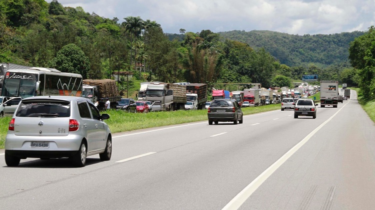 Aprenda a poupar freios na descida de serra para evitar acidentes