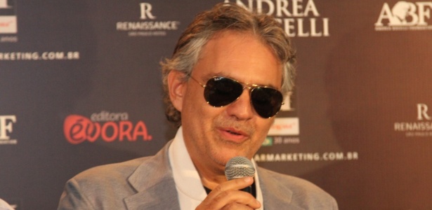O cantor Andrea Bocelli durante coletiva de imprensa em São Paulo nesta terça-feira (11)