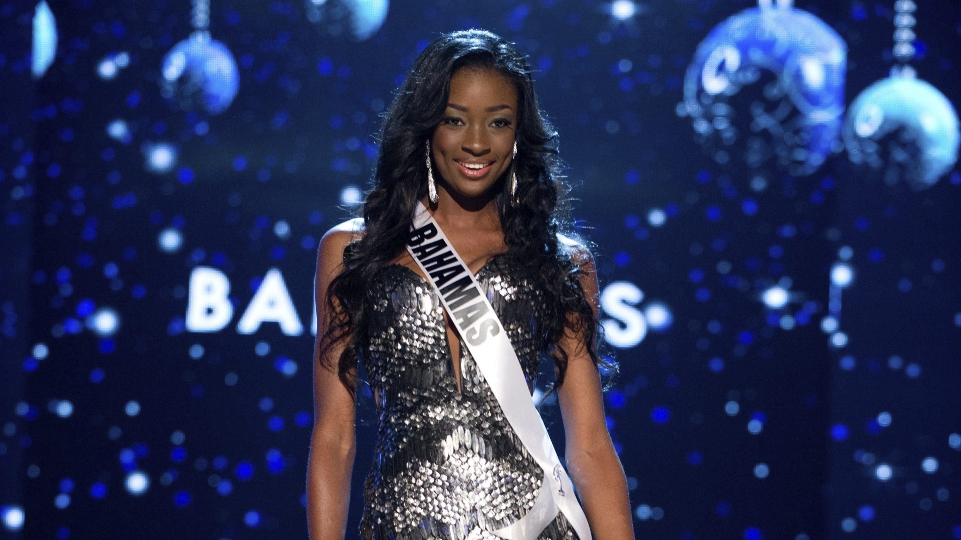 14dez2012---a-miss-bahamas-2012-celeste-marshall-desfila-em-traje-de-gala-durante-uma-das-competicoes-preliminares-do-miss-universo-2012-em-las-vegas-eua-a-final-acontece-no-dia-19-de-dezembro-1355490528948_1920x1080.jpg