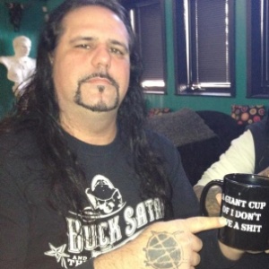 O guitarrista do Ministry, Mike Scaccia