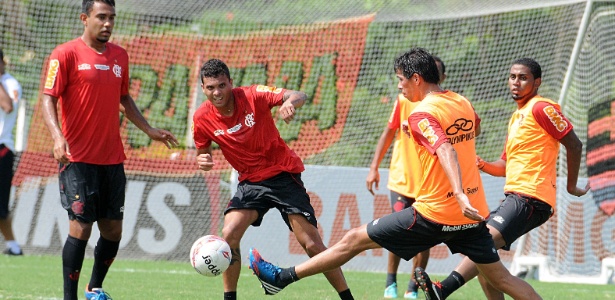 Fla faz treino técnico no Ninho do Urubu e ganha companhia do Ajax, adversário do Vasco
