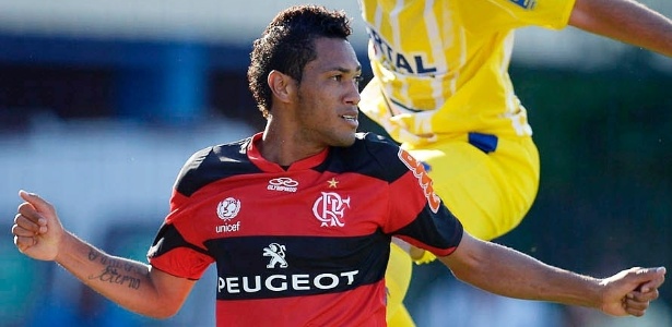 Artilheiro e salvador, Hernane ainda gera desconfianças e vê Fla buscar camisa 9