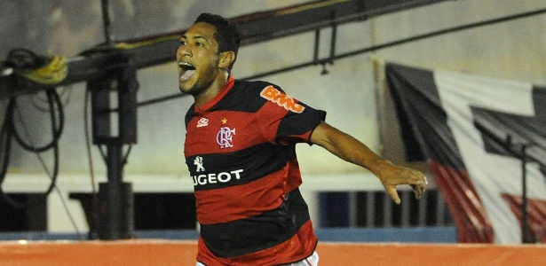 Destaques em clássico, Hernane e Gabriel preocupam Fla para C. do Brasil