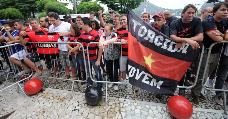 Em treino na Gávea, quase mil torcedores apoiam o Flamengo antes de clássico