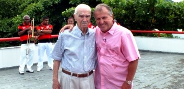Ex-goleiro do Fla completa 100 anos em dia de festa para Zico e comemora com ídolo
