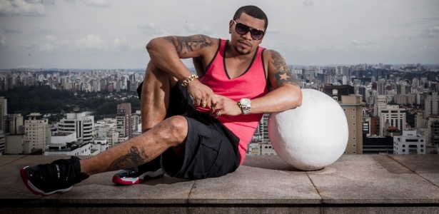 Naldo credita sucesso a Ronaldo e Romário, e revela papo franco com Adriano