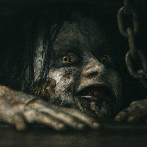 cena-do-filme-a-morte-do-demonio-remake-