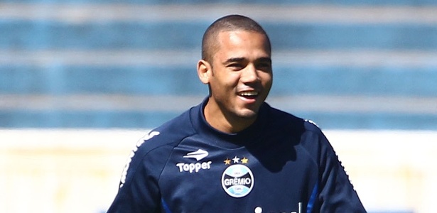 Ele foi rotulado por indicação de Luxa e hoje admite frustração no Grêmio Comente