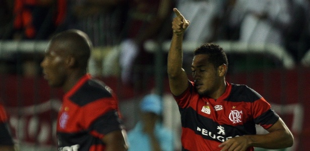 Hernane supera bronca de Jorginho, encerra jejum e recebe elogios no Fla