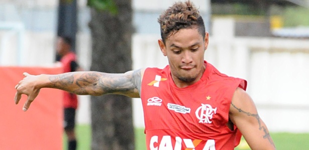 C. Eduardo admite dificuldade como camisa 10 e animação com Mano no Fla