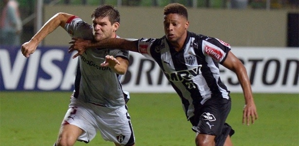 Empresário recua em pedida e deixa Grêmio perto de anunciar Kannemann