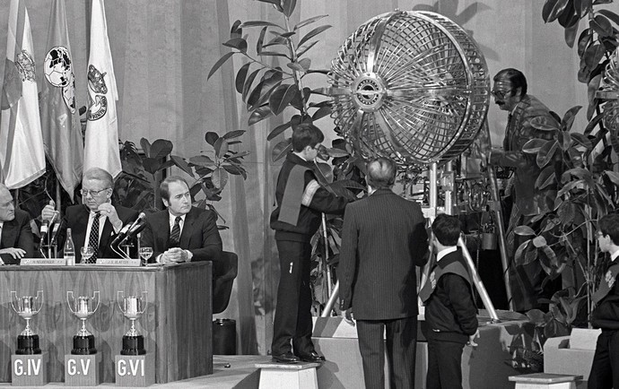 O homem do sorteio é de novo o presidente da Fifa7