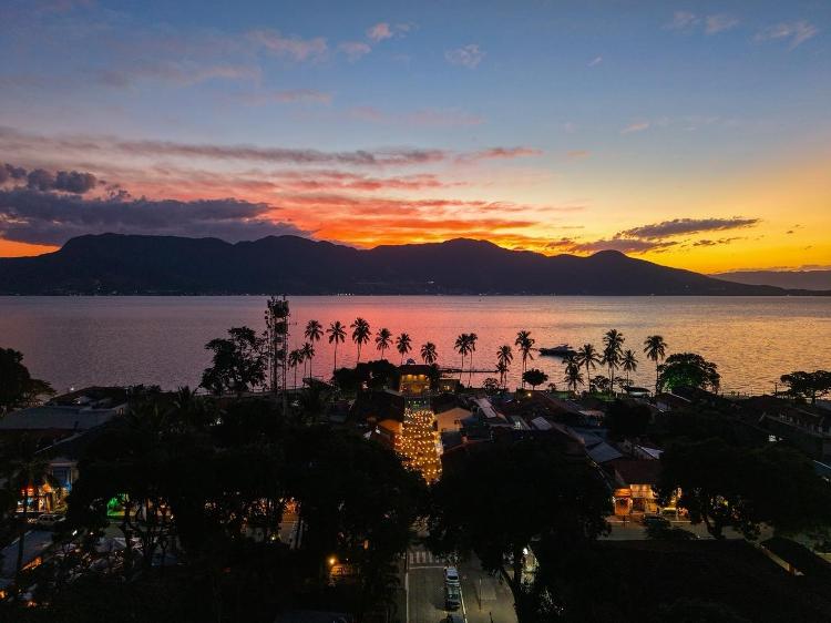 Por do Sol no centrinho de Ilhabela Por do Sol no centrinho de Ilhabela