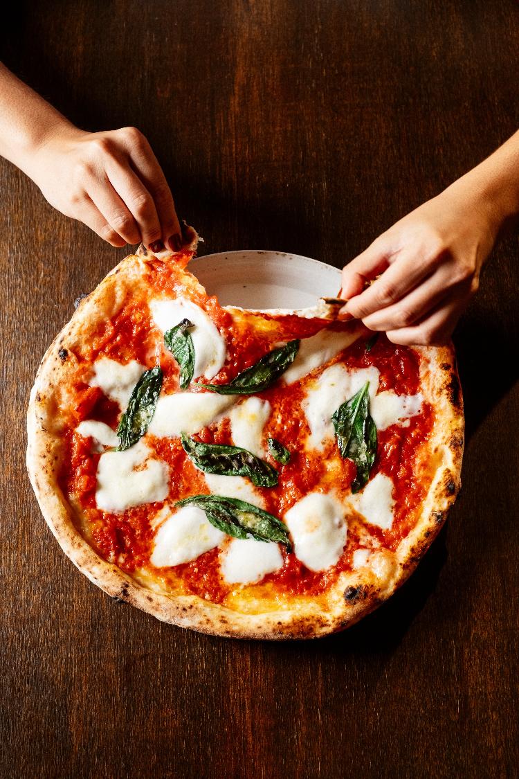 Pizza Margherita com tomate San Marzano DOP, da Leggera Pizzeria Napoletana