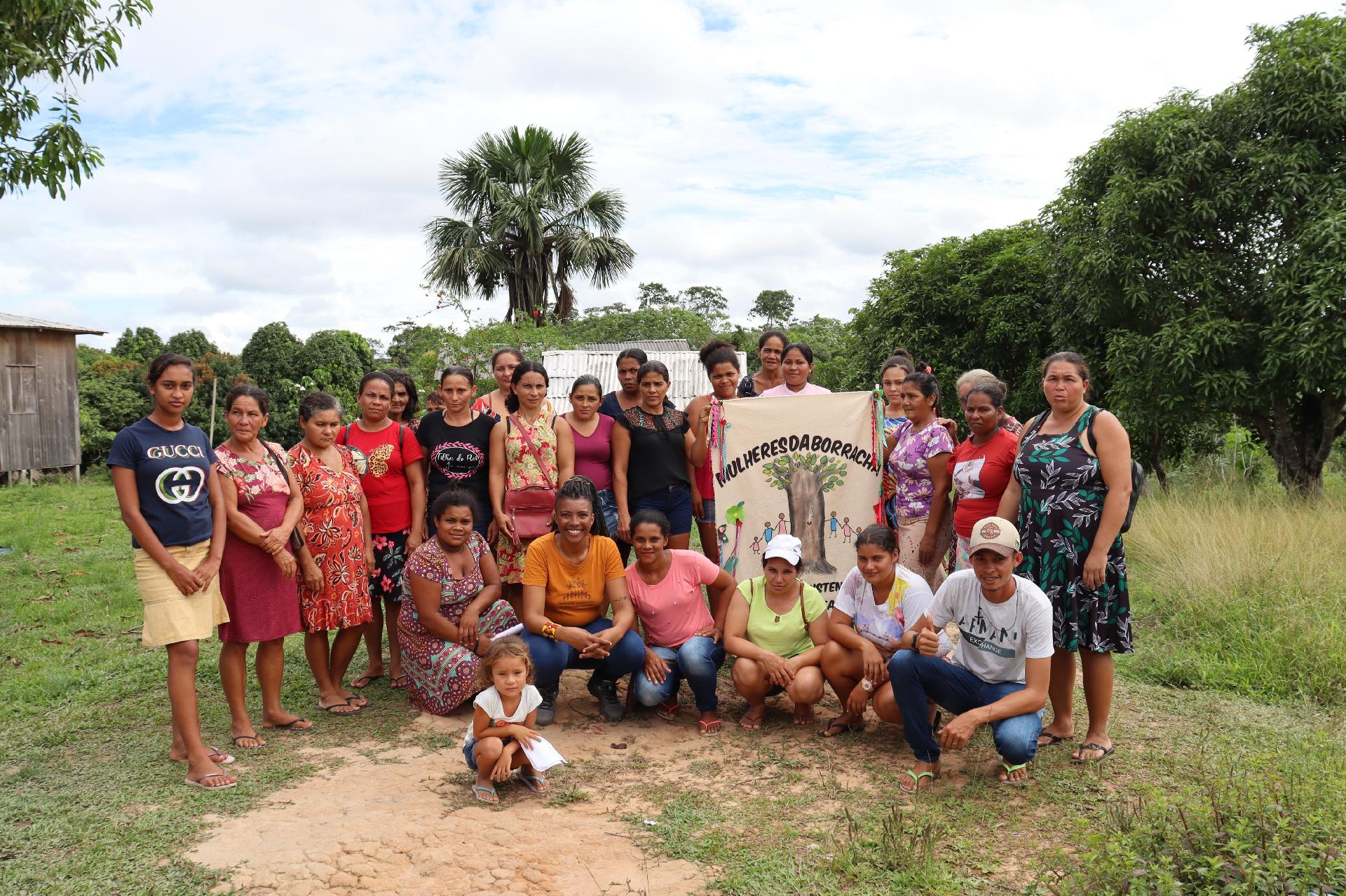 Mulheres seringueiras lutam por direitos no Acre: 'Ajudantes são os