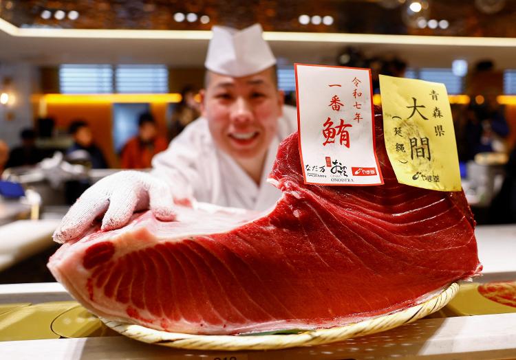 Filé do bluefin leiloado no Toyosu Market, em Tóquio, no último dia 5 de janeiro de 2025