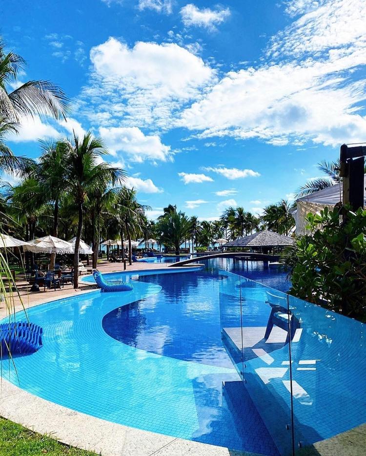 A piscina central do Carmel Cumbuco: hotel no estilo quiet luxury em voga
