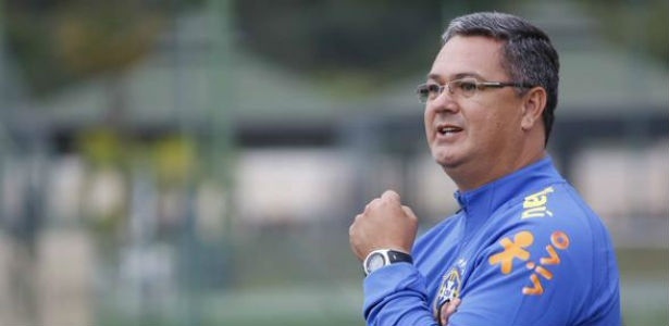 ‘Futebol brasileiro está fincado no passado’, diz técnico da seleção no Pan