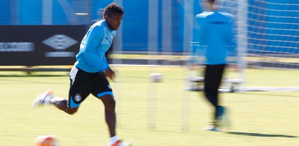 Bolaños não treina, mas Roger confirma Grêmio com o equatoriano