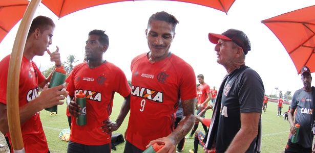 Perseguido e sensação: quem deve substituir gringos por 2 meses no Fla