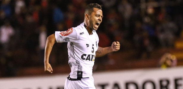 Rafael Carioca comemora o seu gol pelo Atlético-MG contra o Melgar, na Libertadores