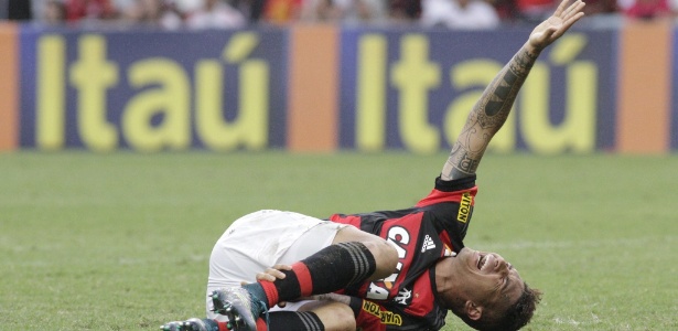 Guerrero ficará pelo menos 86 dias sem gols no Fla. Seca não é novidade