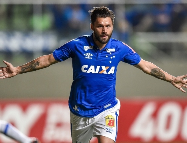 Com Sobis suspenso, cinco jogadores disputam vaga no ataque do Cruzeiro; veja as situações