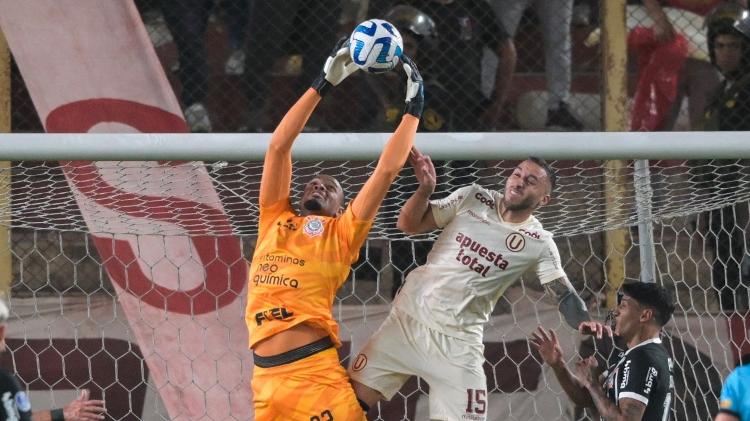 Corinthians vence Universitario-PER e abre vantagem no mata-mata