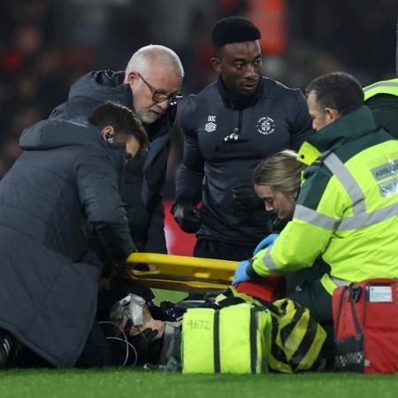 Jogo do Luton cancelado após Tom Lockyer desmaiar em campo