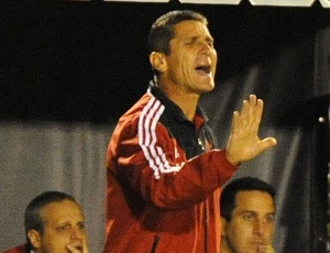 Sem técnico, Fla encara Criciúma para vencer 1ª e não mofar no rebaixamento