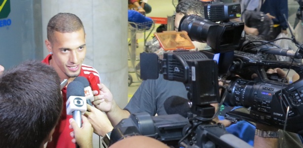 Paulinho se assusta com assédio após gol da vitória em clássico pelo Fla