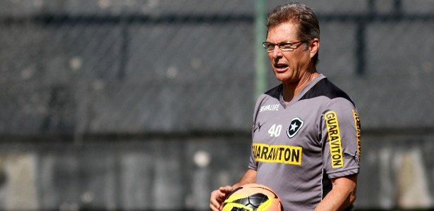 Oswaldo minimiza mudança na Copa do Brasil e mantém estilo Botafogo