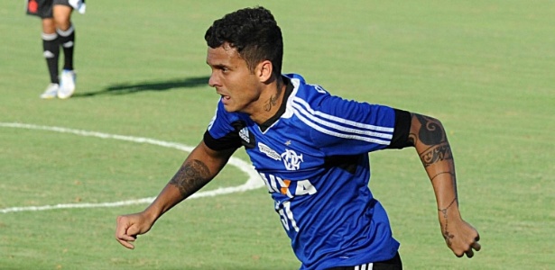 Fla deixa Ramon na berlinda após trazer 3º lateral esquerdo titular
