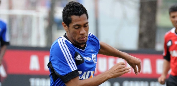 Moreno ou Hernane? Mano Menezes já decidiu quem será o atacante titular contra o São Paulo