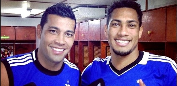 Hernane se desculpa com André Santos