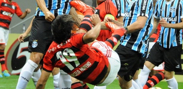 Moreno admite mau momento do Fla e pede companheiro no ataque