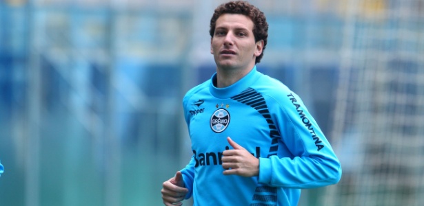 UOL: Grêmio libera, e Fla acerta com Elano; time gaúcho pagará 50% do salário