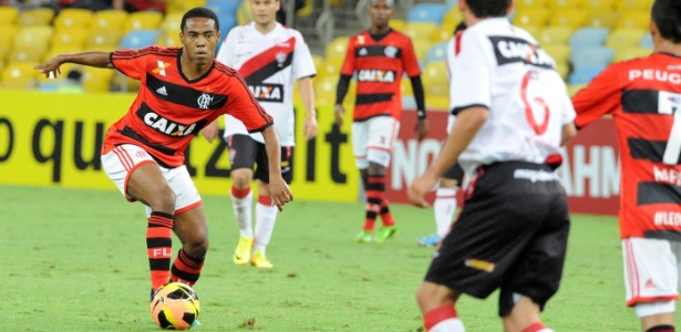 Elias deixa renovação com o Fla para depois e diz que foco está em campo