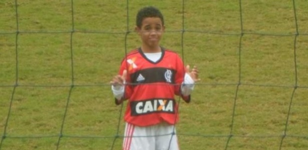 Jovem que rejeitou Barça já veste a 10 do Fla e vê proteção excessiva