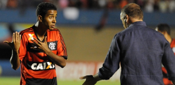 Gabriel falha e Fla amplia seca de camisa 10 em período pós-Ronaldinho