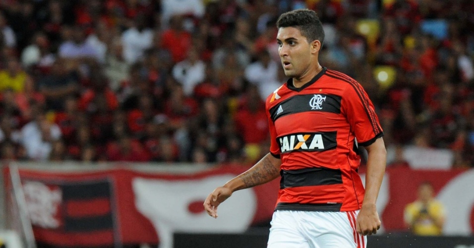 EXCLUSIVO: Diretoria reduz mais gastos e empresta zagueiro para clube da Série B