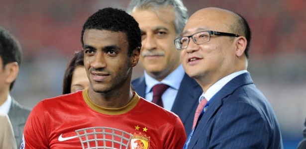 À la Conca no Fla, Vasco oferece estrutura para Muriqui se recuperar