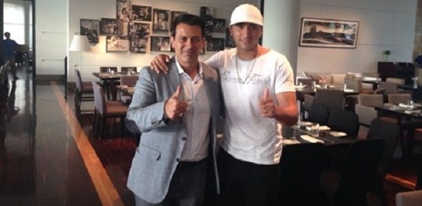 Grêmio vence disputa com o Flamengo e anuncia contratação de Alan Ruiz